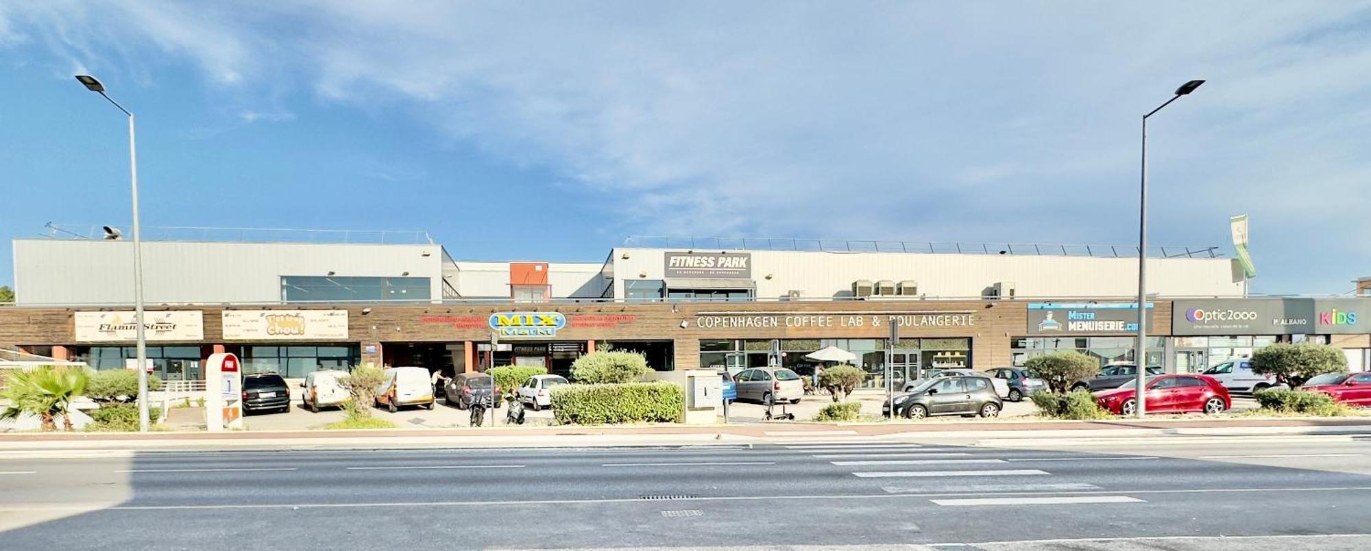Regent Cote D'Azur Air-Conditioned, Pool, Garden & Parking 卢贝新城 外观 照片